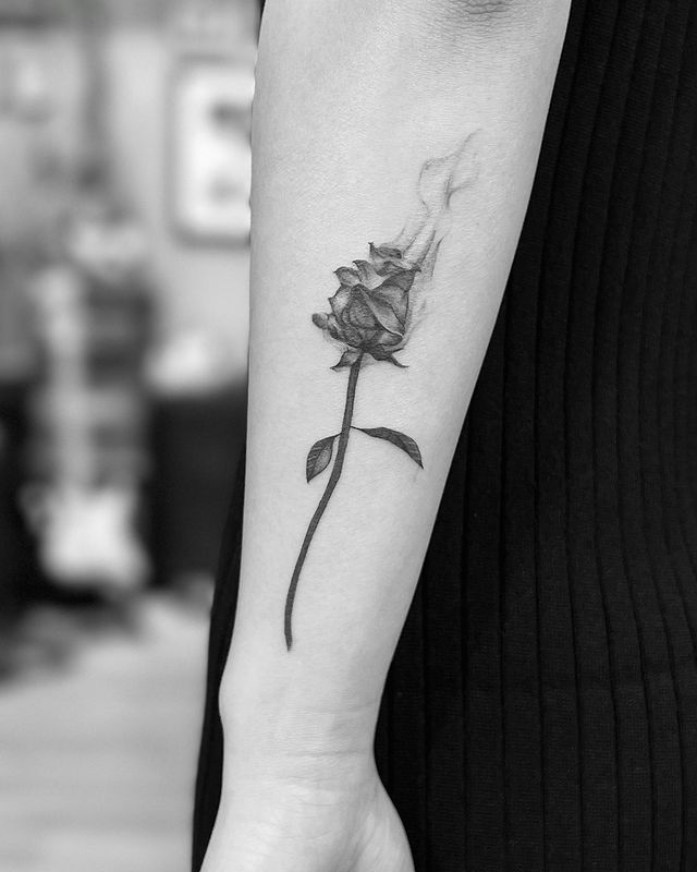 What does a burning rose tattoo mean? 