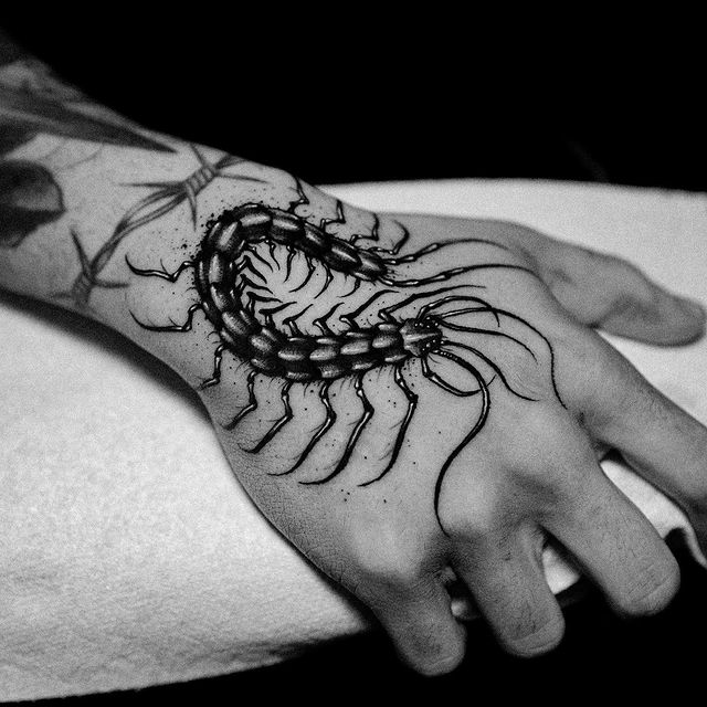 Centipede tand tattoo
