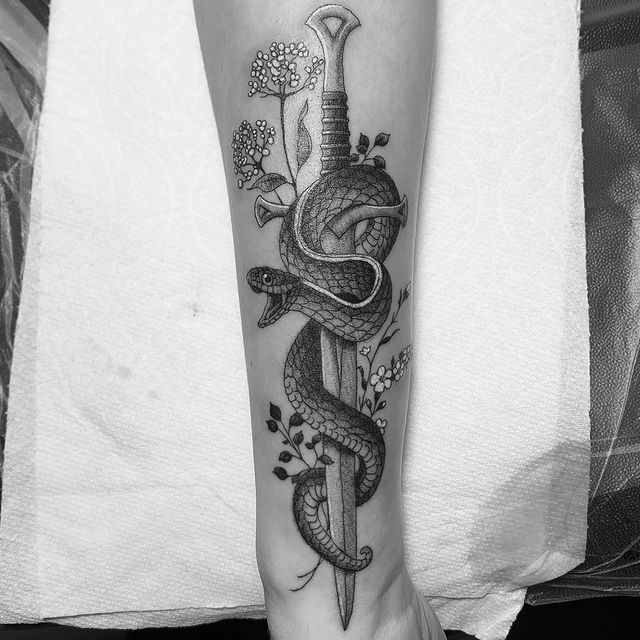 Snake And Dagger Tattoo Meaning – Inspirational Design Ideas - Psycho Tats