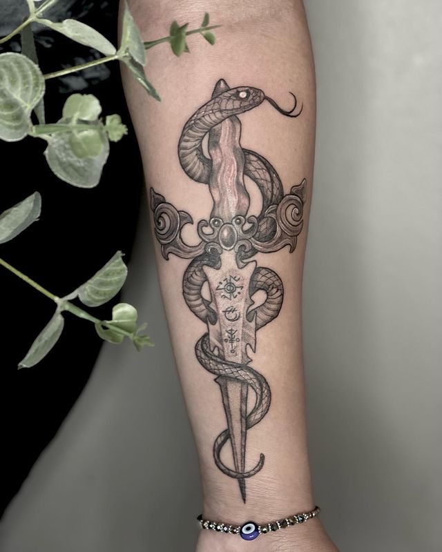 Snake and dagger tattoo meaning [Explained] 