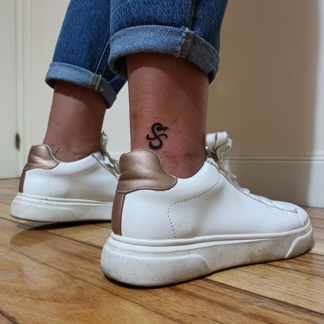 Nami's tangerine tattoo on the ankle